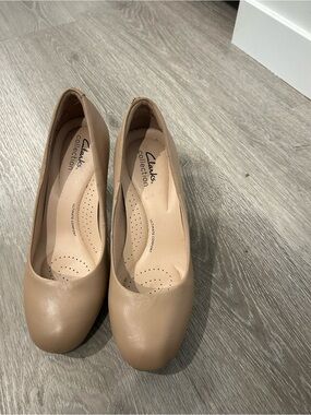 Clarks Tan Leather Heel Pumps